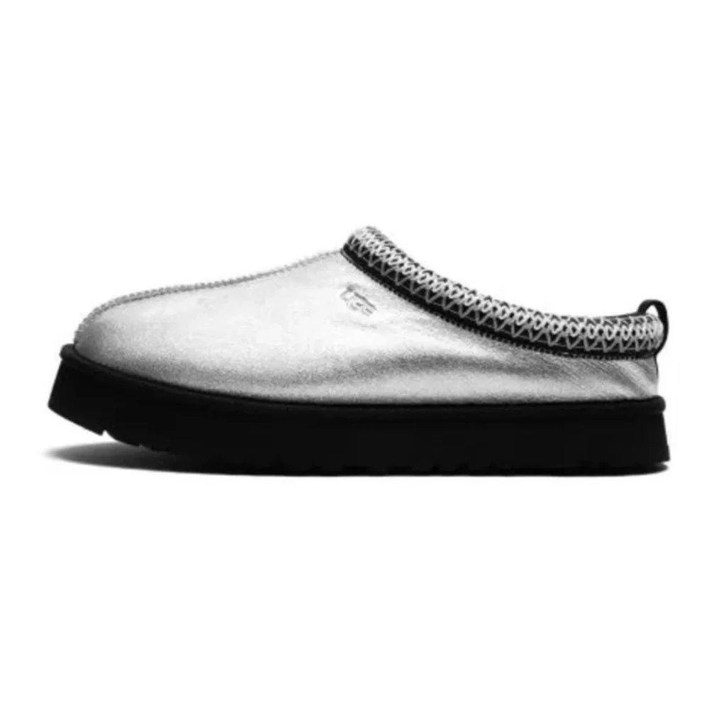NEW UGG Unisex Kids Silver Slip-On Shoes Size 4
